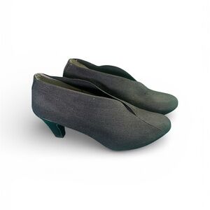 Essence by Aetrex Women's 11 Black Stretchy Fabric Pumps